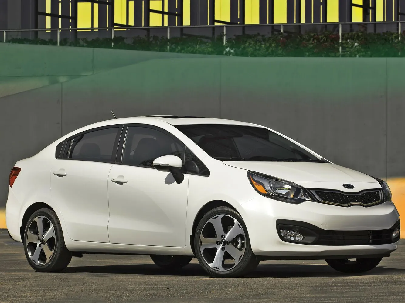 Kia Pride 1.4 AT (108 л.с.)