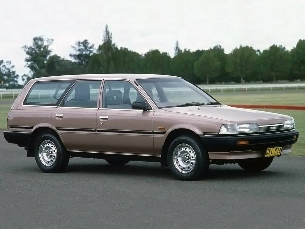 Toyota Camry 2.5 AT (160 л.с.)