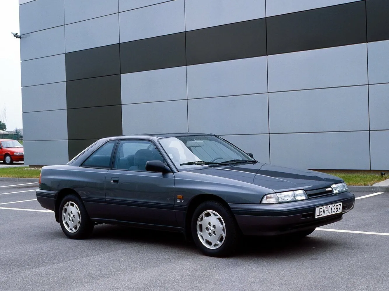 Mazda 626 2.0 MT (90 л.с.)