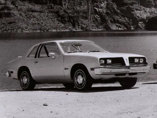 Pontiac Sunbird 2.3 MT (78 л.с.)