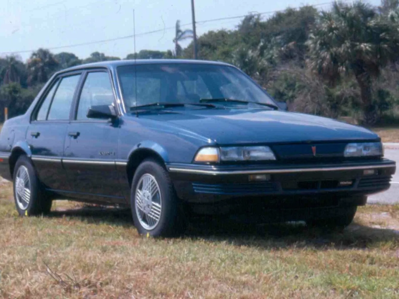 Pontiac Sunbird 2.0 MT (97 л.с.)