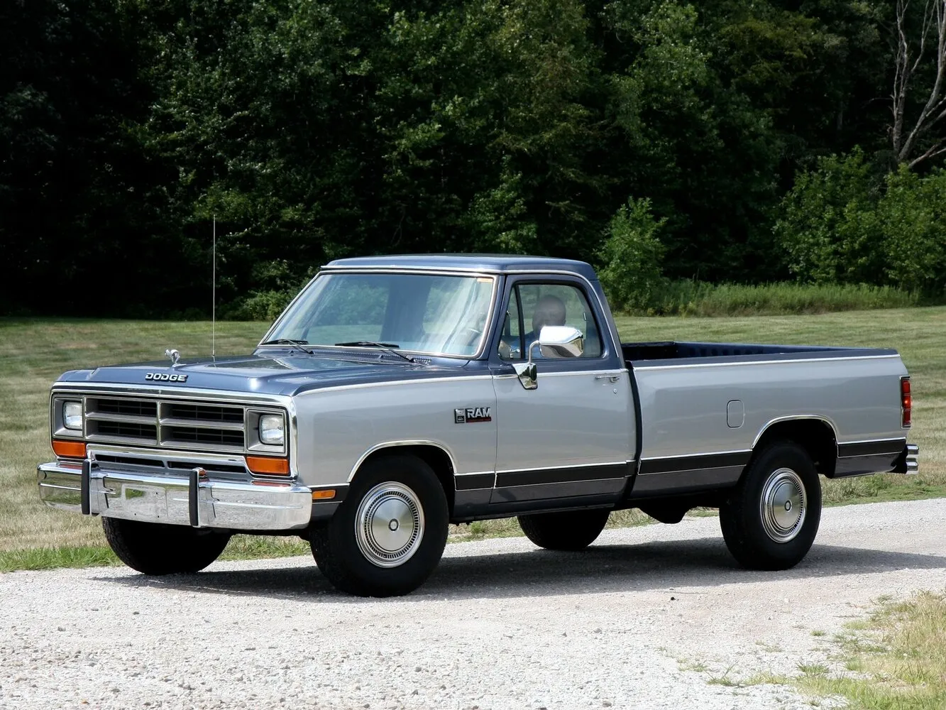 Dodge RAM 5.6 AT (230 л.с.)