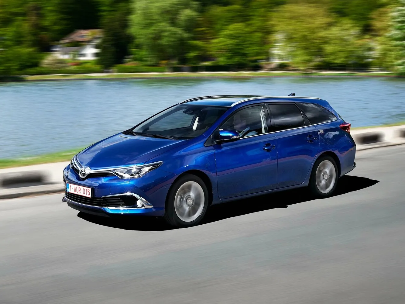Toyota Auris 1.4d MT (90 л.с.)