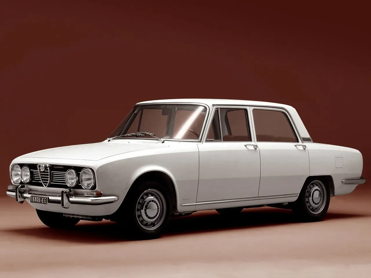Alfa Romeo 105/115 1.8 AT (116 л.с.)
