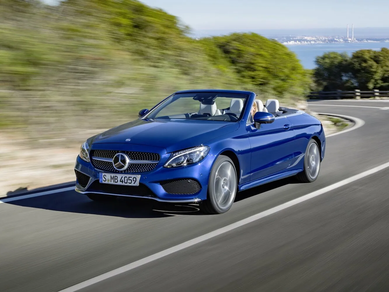 Mercedes-Benz C-Класс 300 2.0 AT (245 л.с.) 4WD