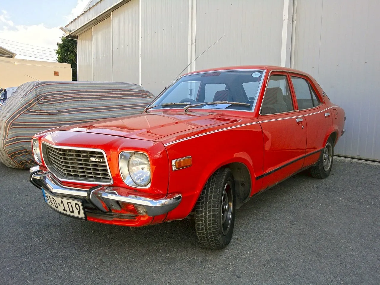 Mazda 818 1.6 MT (75 л.с.)