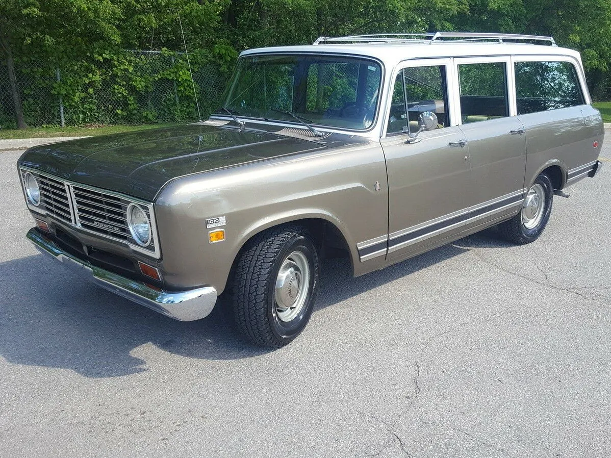 International Harvester Travelall IV