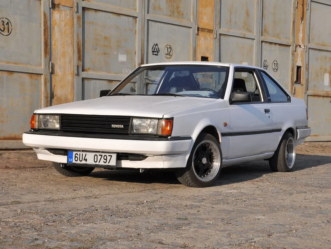 Toyota Carina 1.5 MT (83 л.с.)
