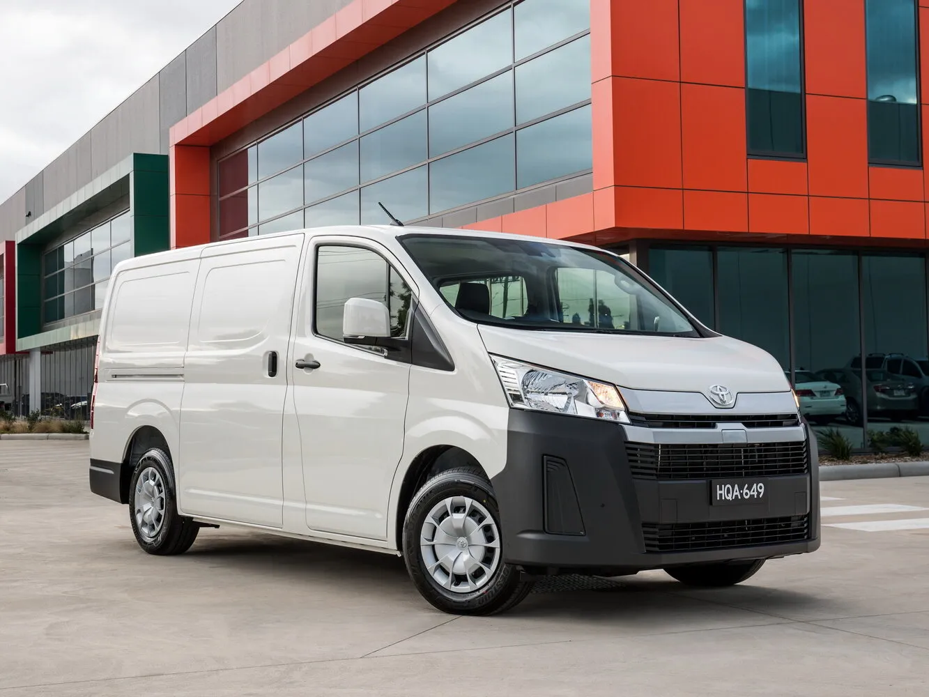 Toyota HiAce 2.8d MT (156 л.с.)