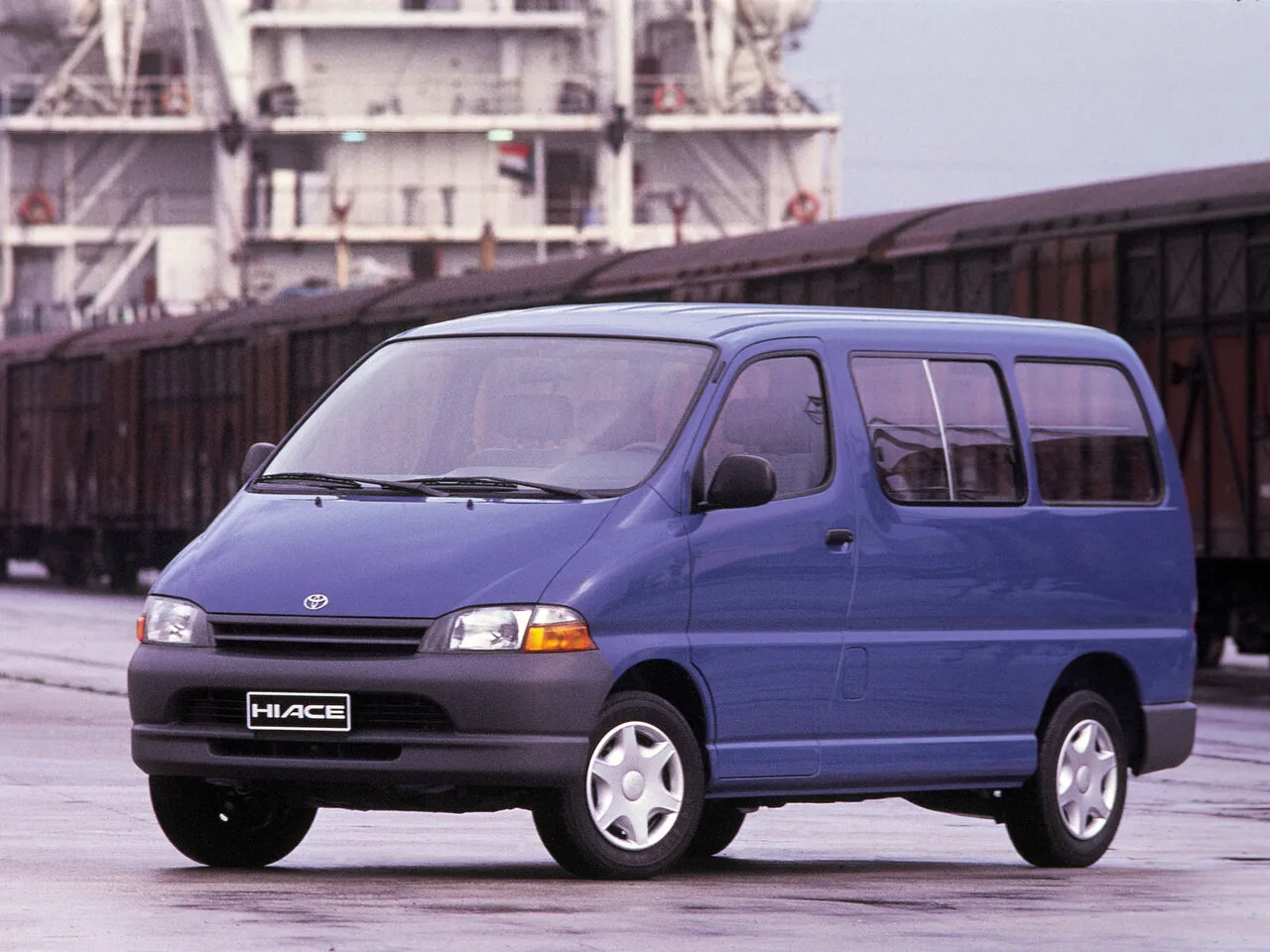Toyota HiAce 2.5d MT (88 л.с.)
