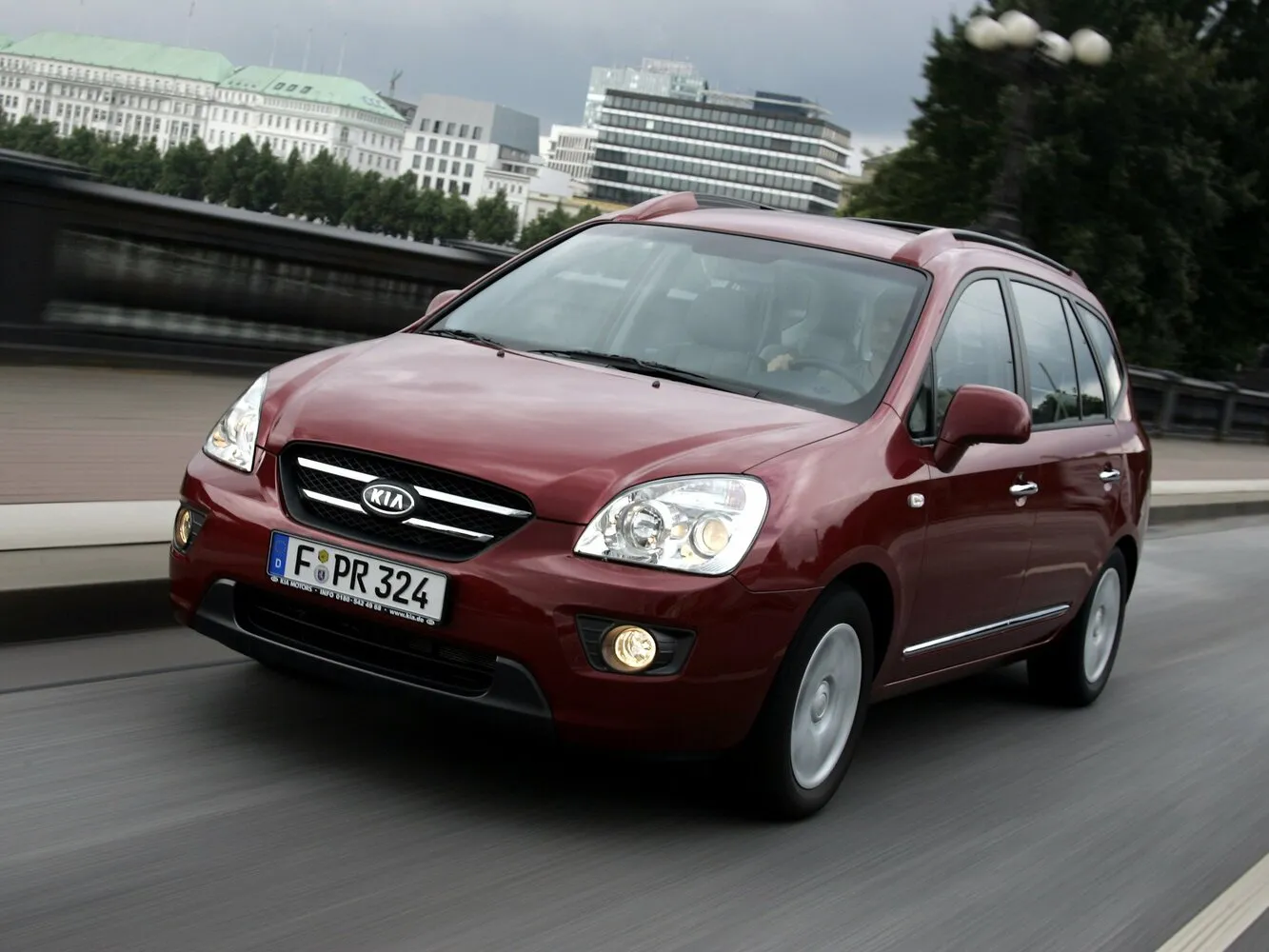 Kia Carens II (UN)
