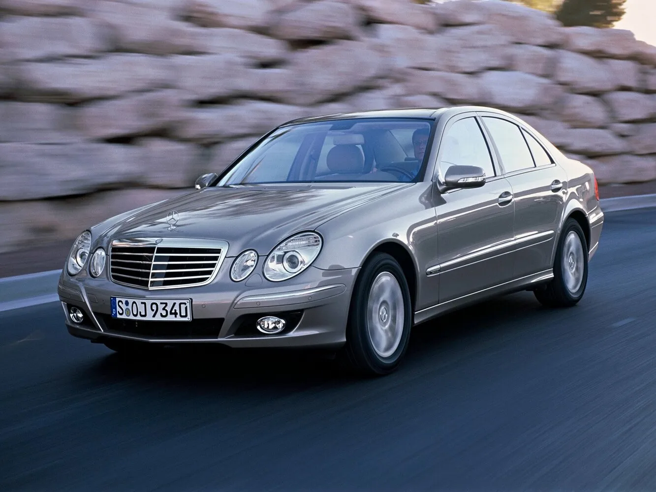 Mercedes-Benz E-Класс 300 3.0 AT (211 л.с.)