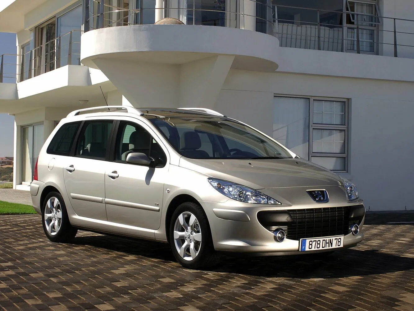 Peugeot 307 2.0d MT (107 л.с.)