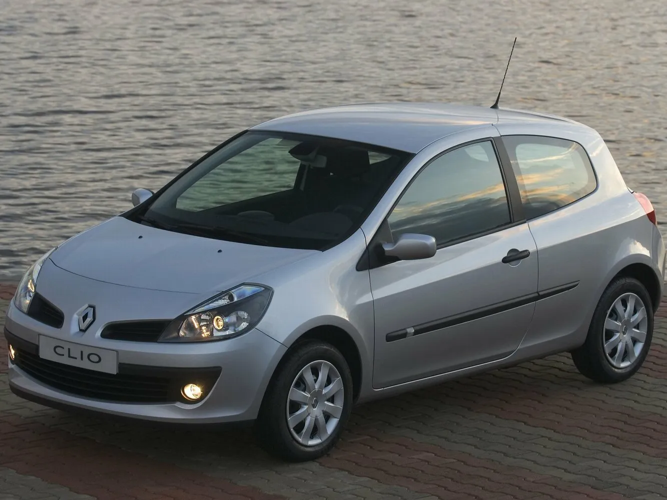 Renault Clio 2.0 MT (197 л.с.)
