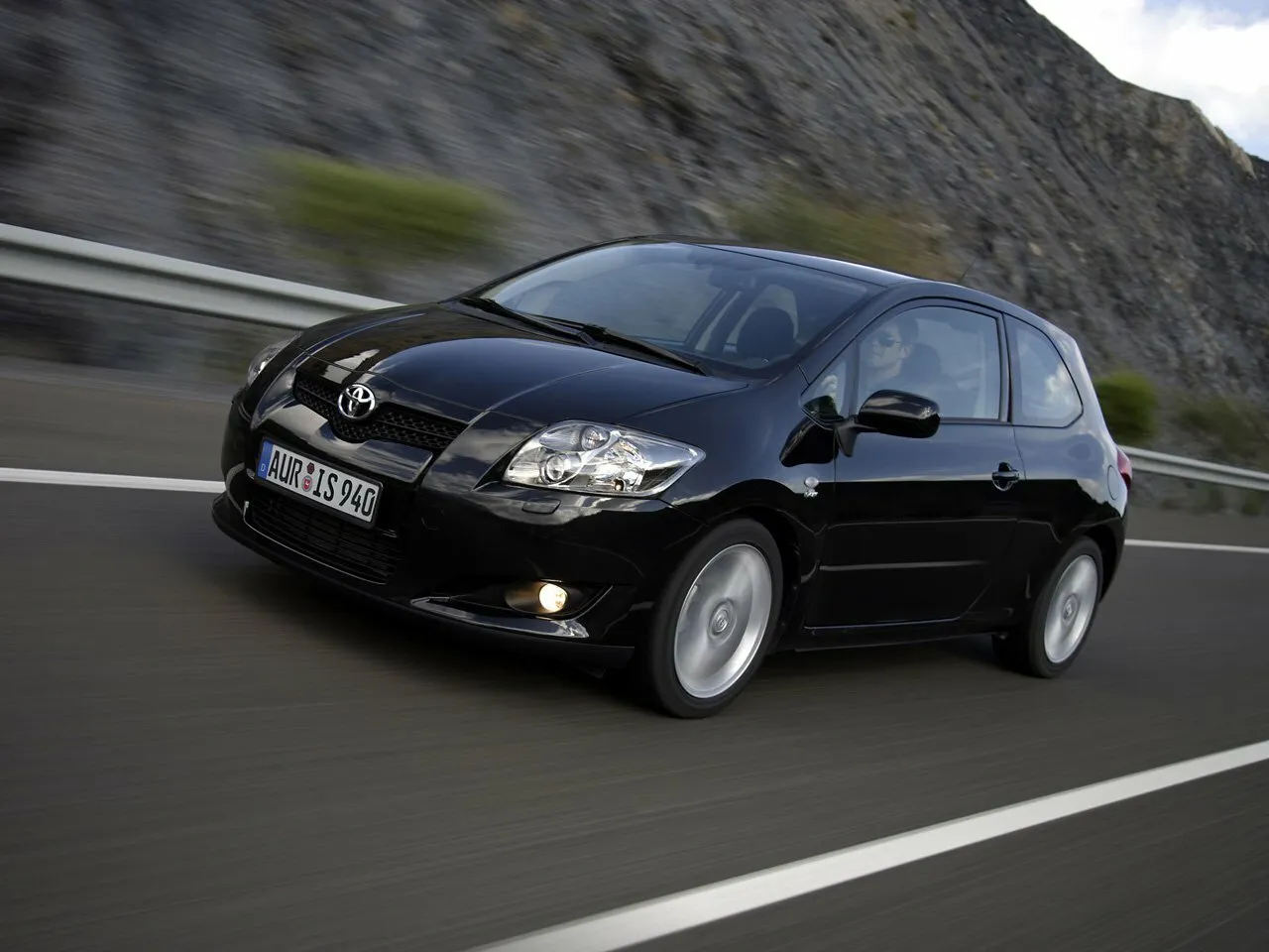 Toyota Auris 1.4 MT (97 л.с.)