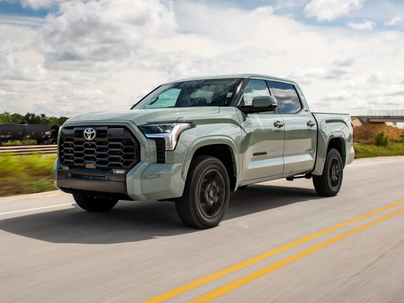 Toyota Tundra Double Cab 3.4 AT (358 л.с.) 4WD