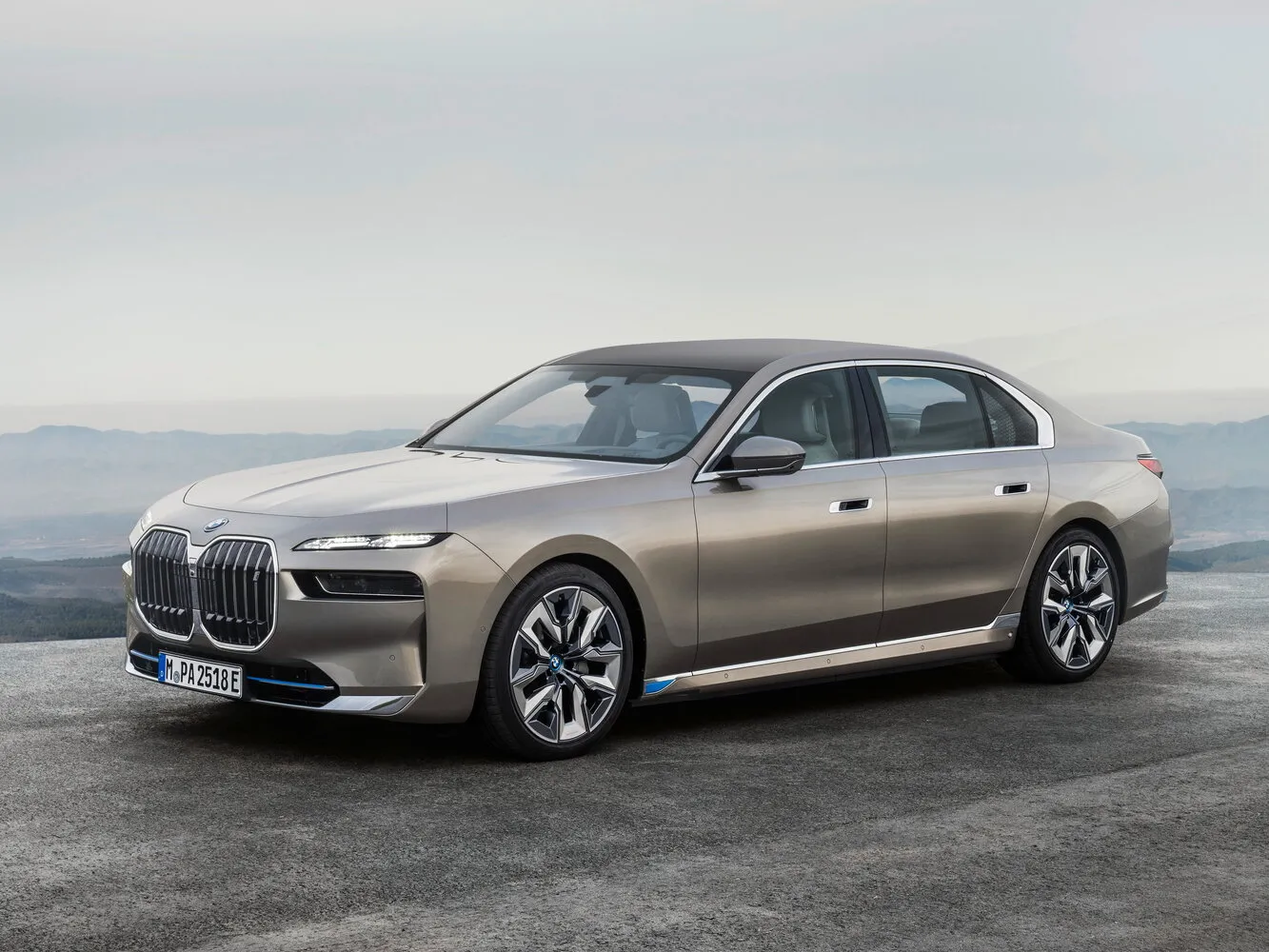 BMW i7