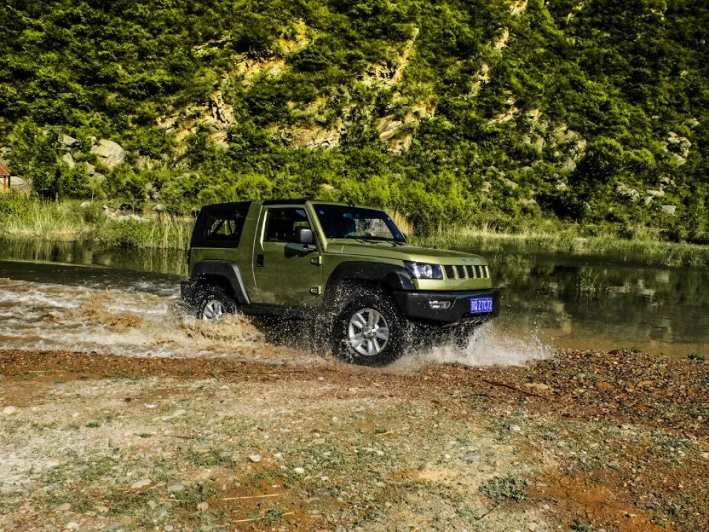 BAIC BJ40 2.3 AT (250 л.с.)