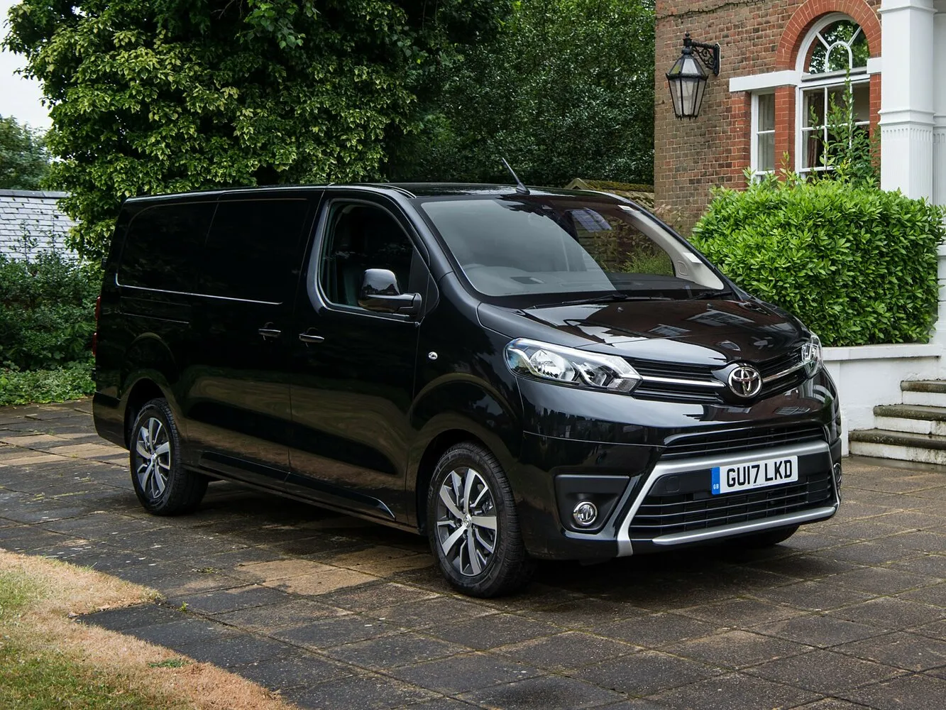 Toyota ProAce L2 50 kWh Electro AT (100.0 кВт)