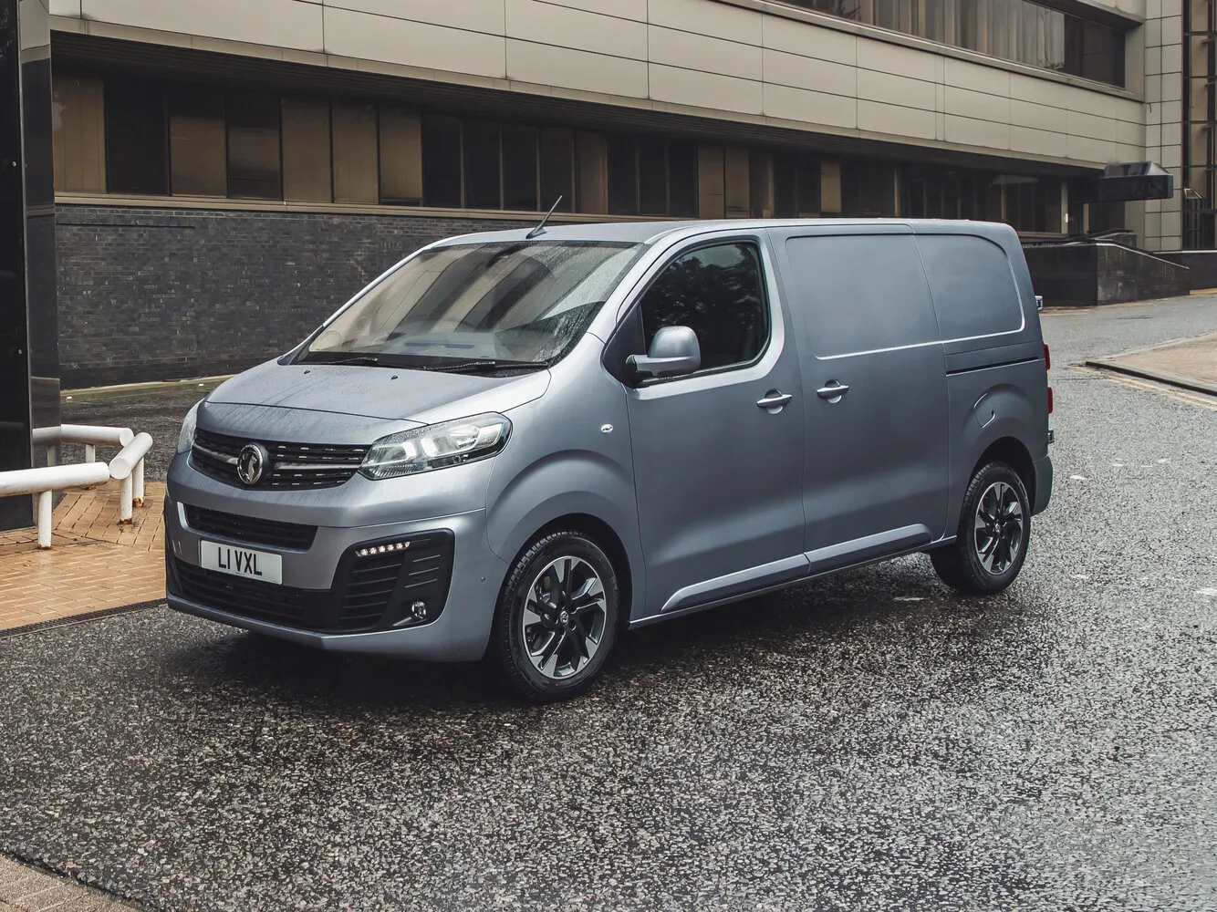 Vauxhall Vivaro 2.0d MT (150 л.с.)