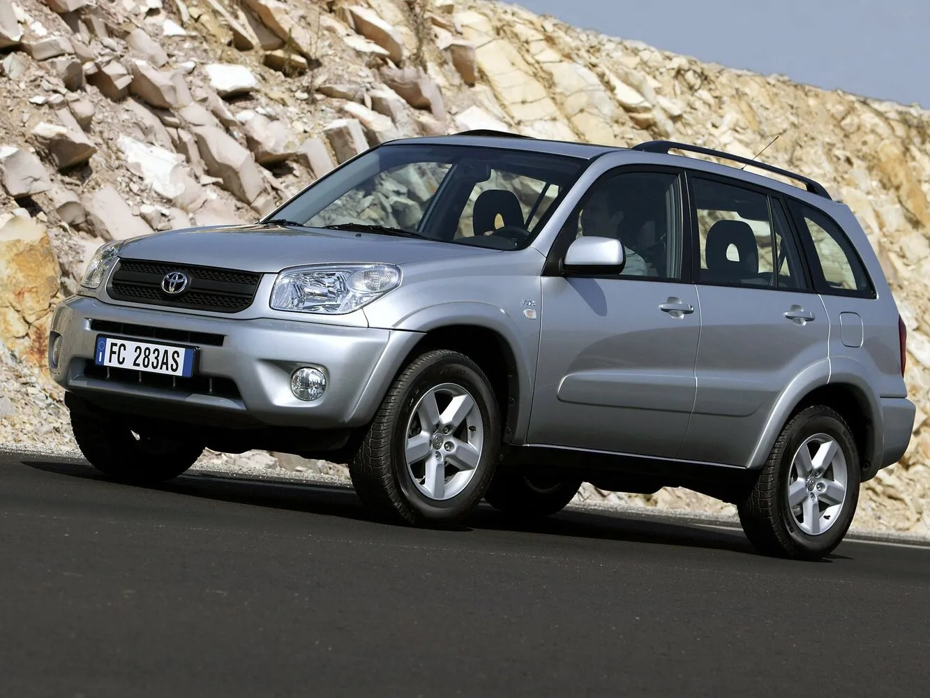Toyota RAV4 1.8 MT (125 л.с.)