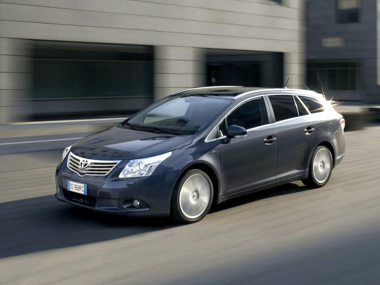 Toyota Avensis 2.2d AT (150 л.с.)