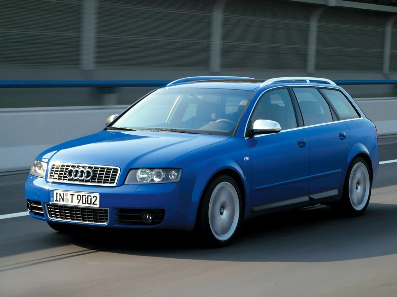 Audi S4 4.2 MT (344 л.с.) 4WD