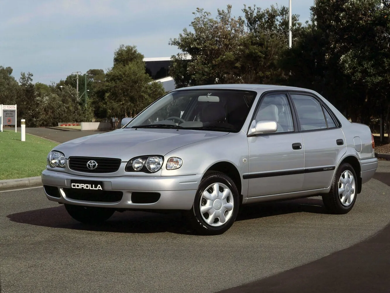 Toyota Corolla 1.4 MT (97 л.с.)