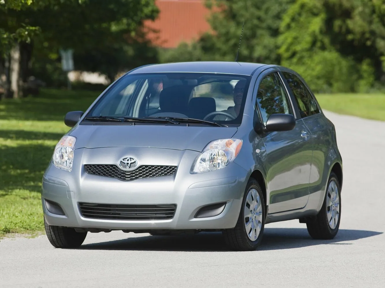 Toyota Yaris 1.4d MT (90 л.с.)