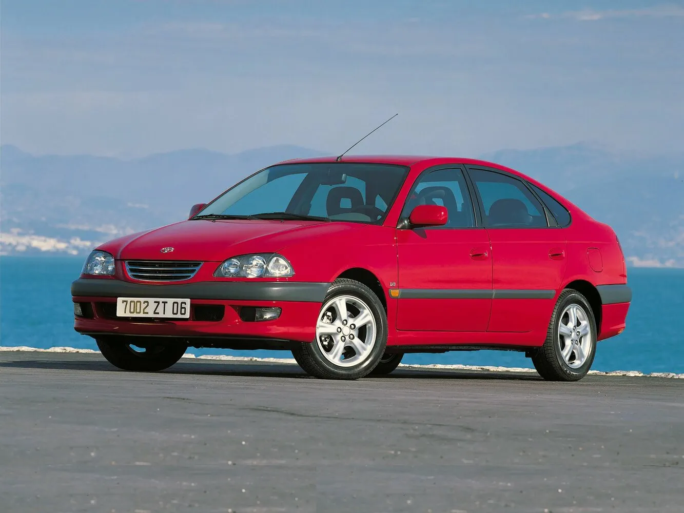 Toyota Avensis 2.0 AT (128 л.с.)