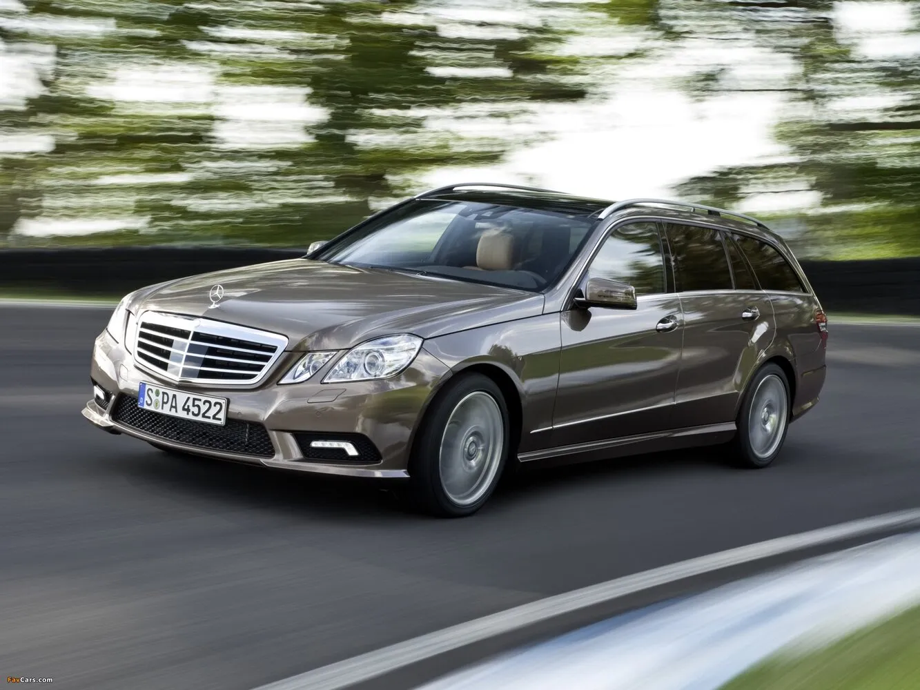 Mercedes-Benz E-Класс 500 4.7 AT (408 л.с.) 4WD