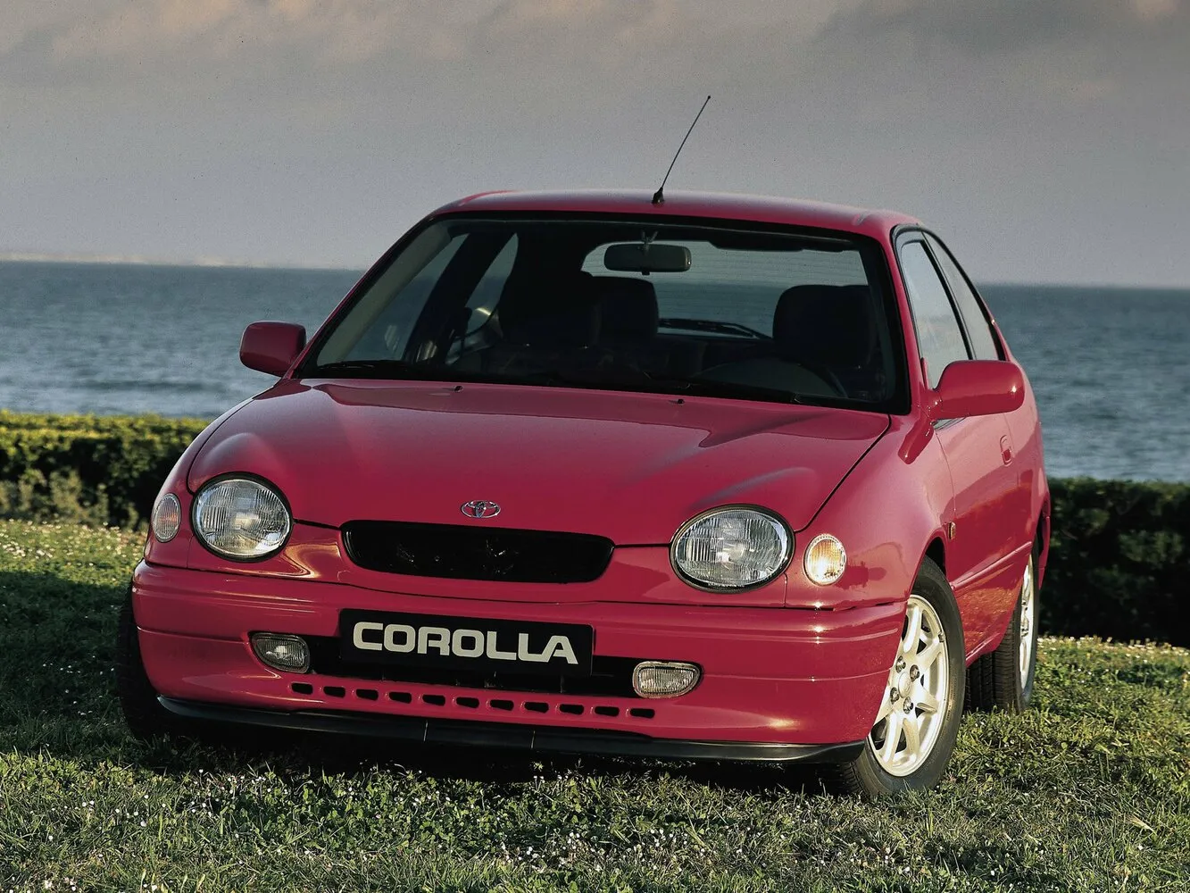 Toyota Corolla 1.3 AT (85 л.с.)