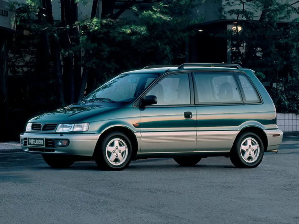 Mitsubishi Space Runner I