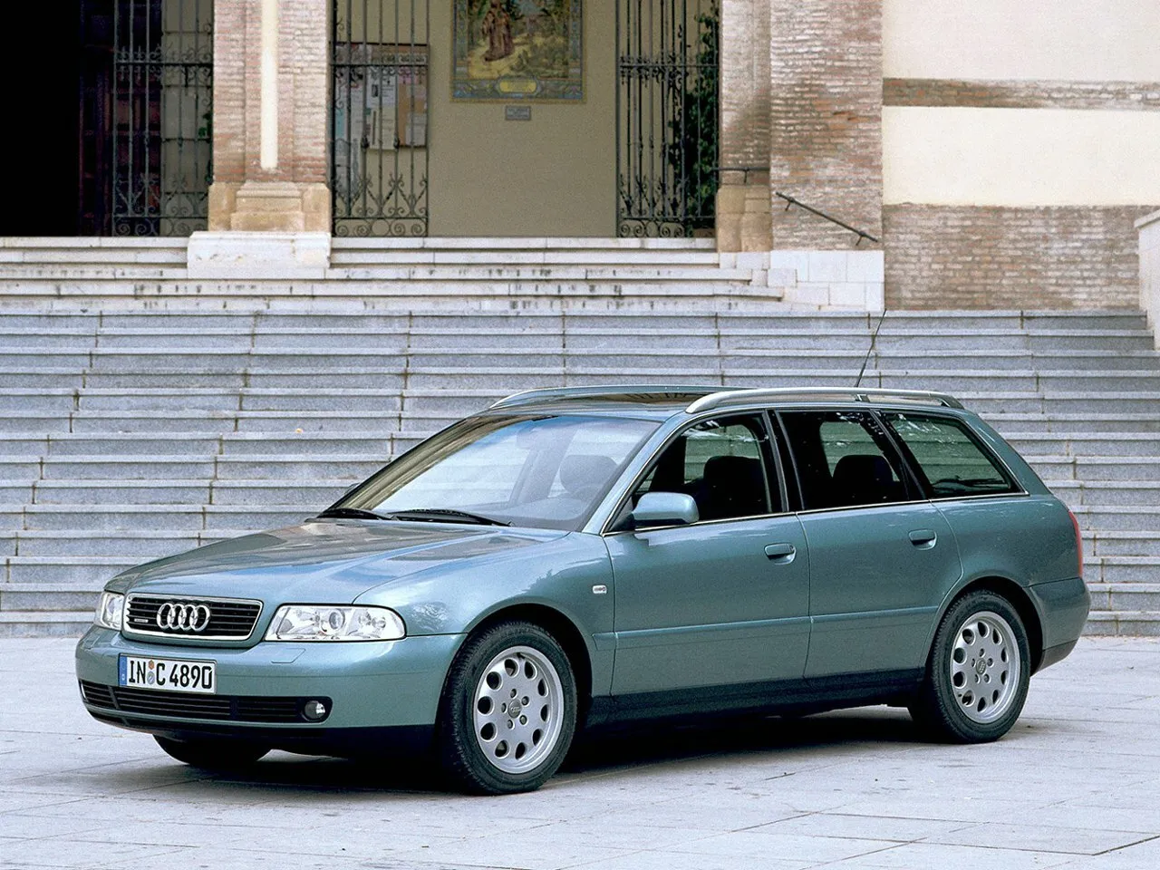 Audi A4 1.8 MT (170 л.с.) 4WD