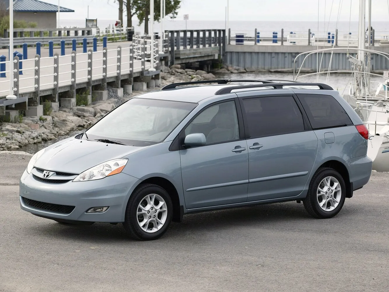 Toyota Sienna II Рестайлинг