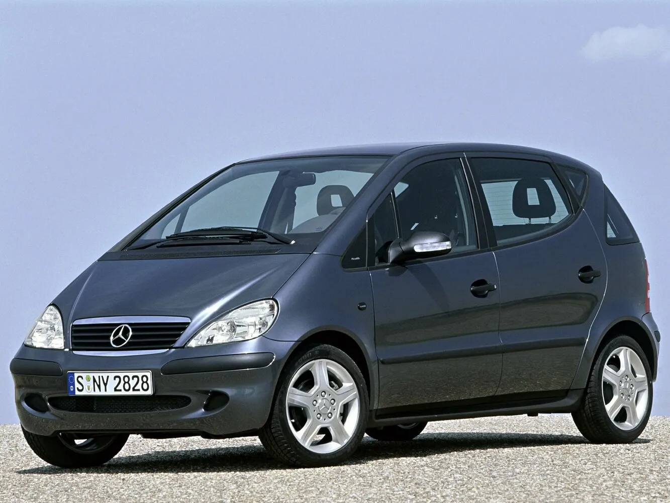 Mercedes-Benz A-Класс 190 Long 1.9 AT (125 л.с.)