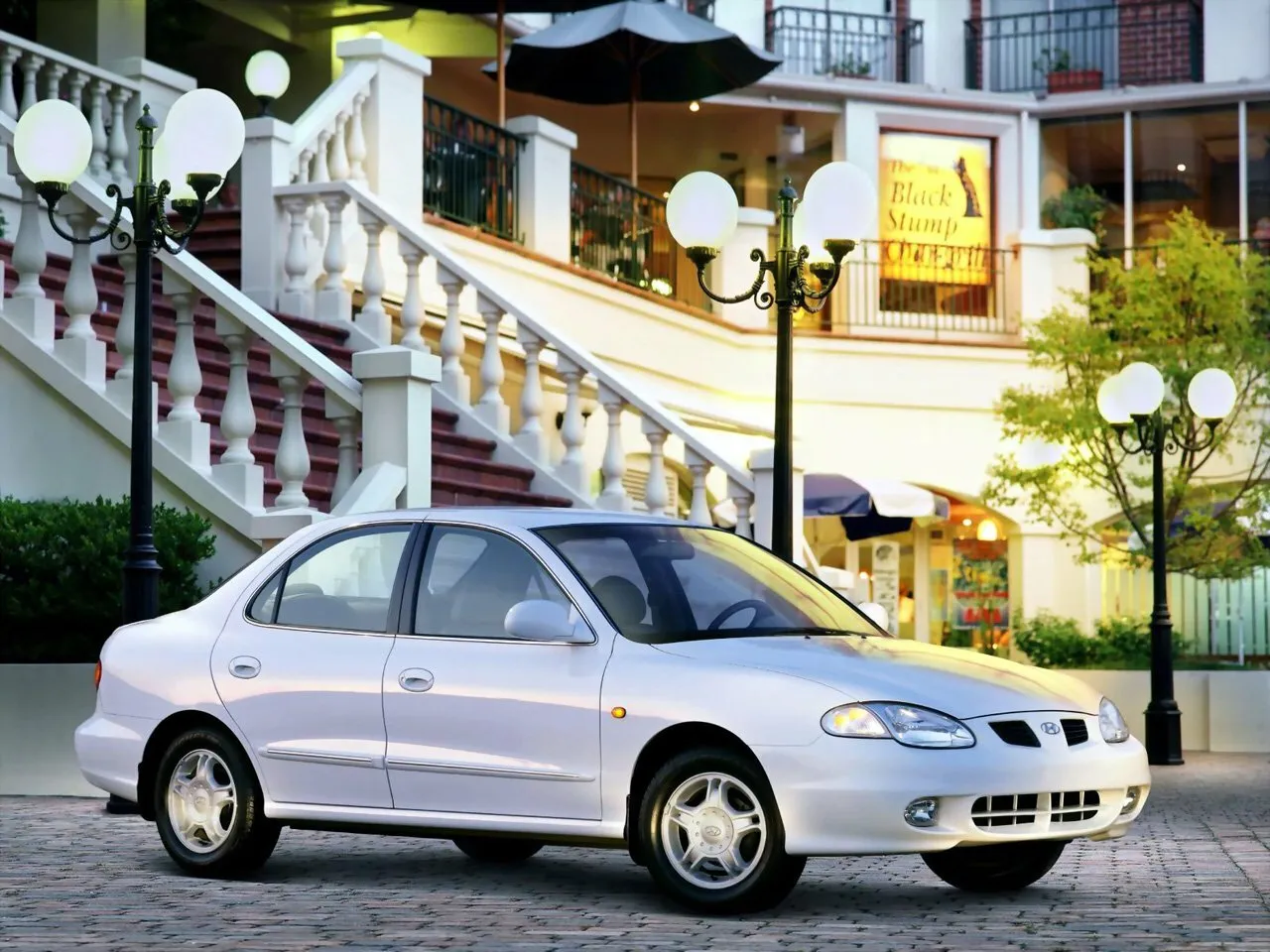 Hyundai Lantra 1.6 MT (90 л.с.)