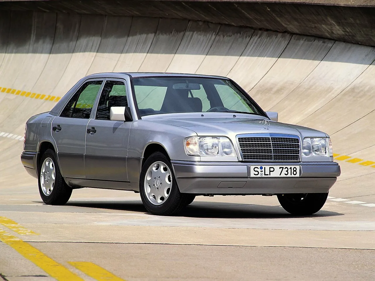 Mercedes-Benz E-Класс 320 3.2 AT (220 л.с.)