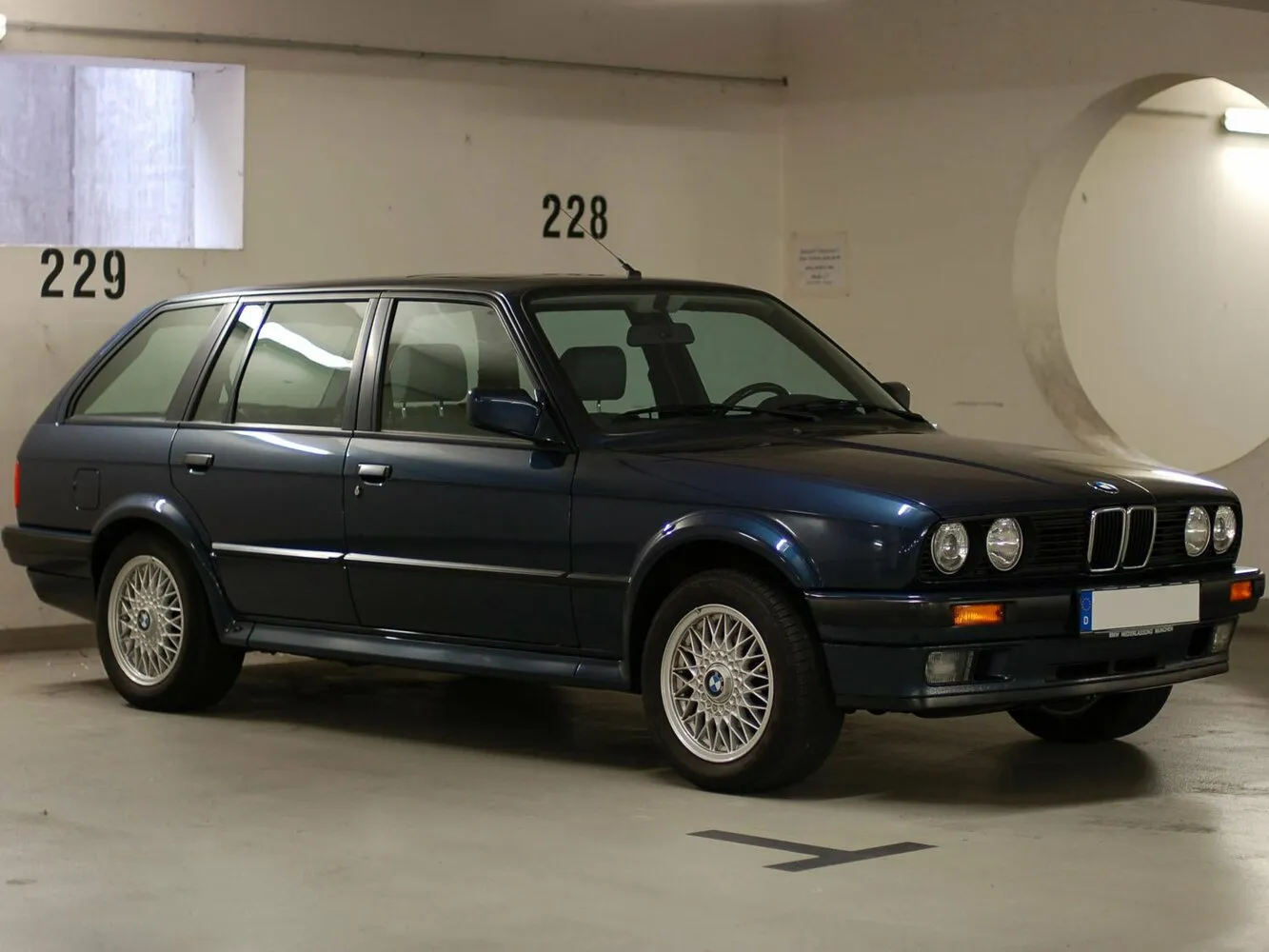 BMW 3 серии 318i 1.8 MT (113 л.с.)