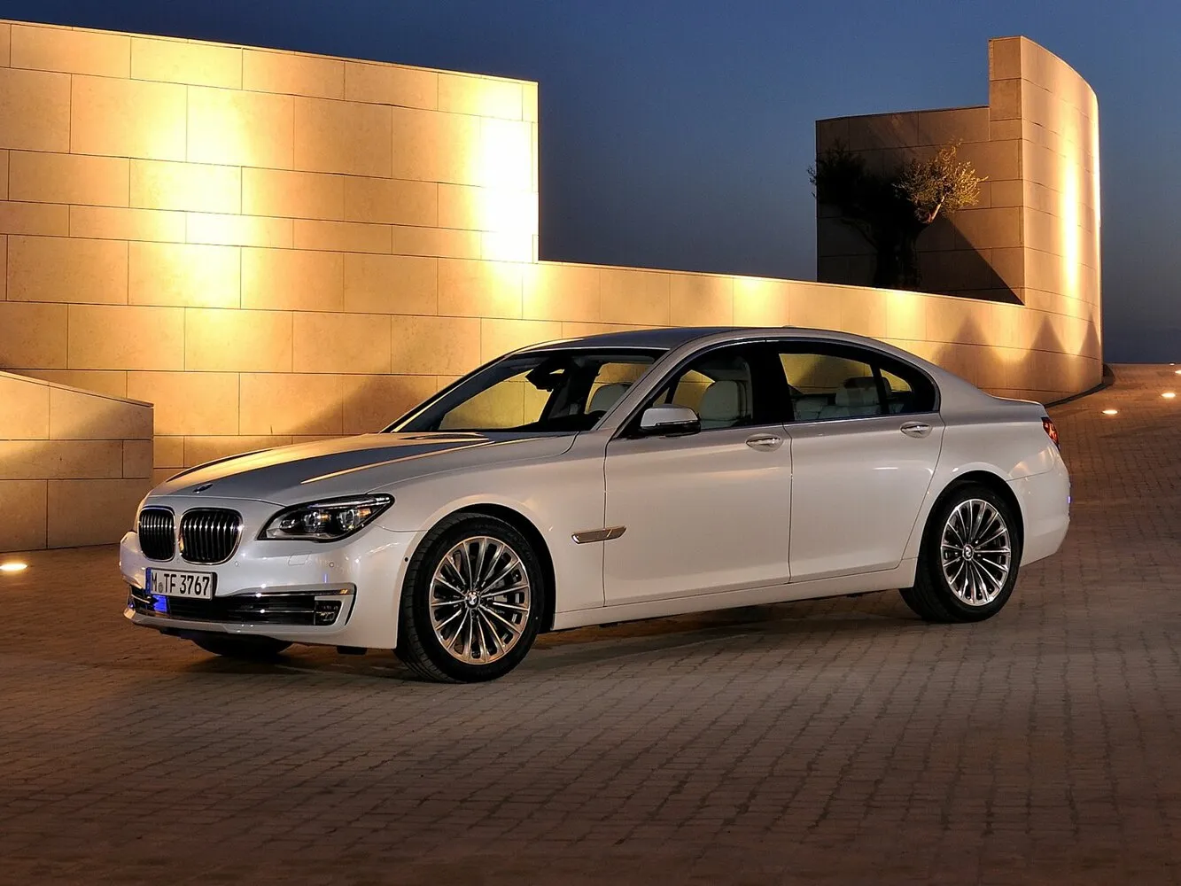 BMW 7 серии V (F01/F02/F04) Рестайлинг