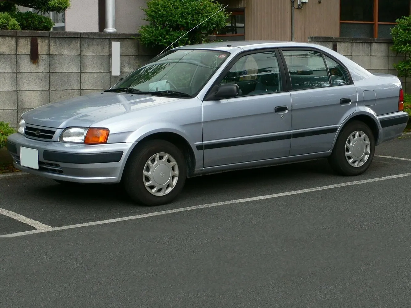 Toyota Corsa 5-speed 1.3 MT (88 л.с.)